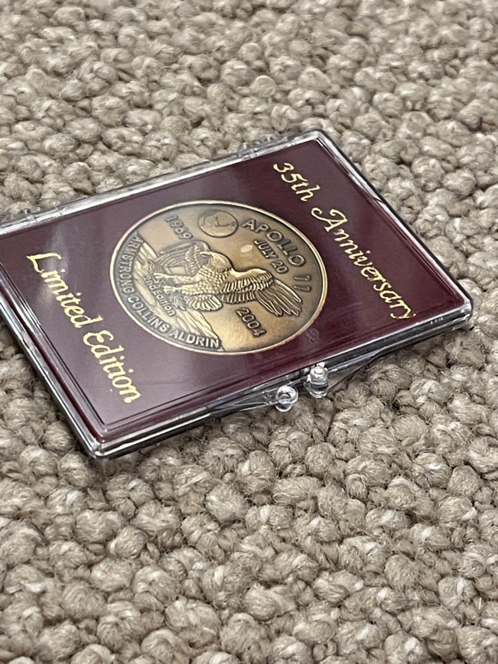 Limited Edition Apollo 11 Commemorative Coin in Gold Tone - 35th Anniversary - Picture 3 of 8